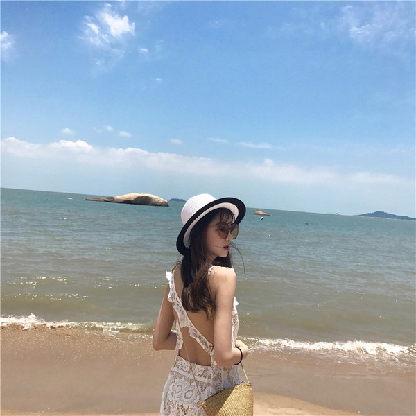 Γυναικείο φόρεμα με δαντέλα σε λεύκο χρώμα