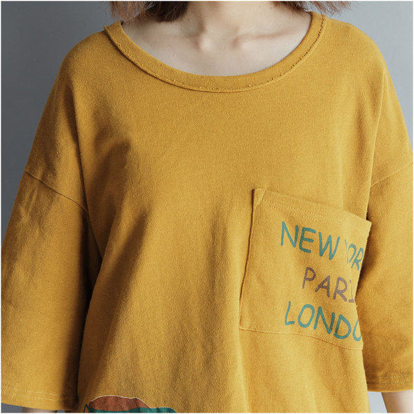 Tricou de damă mărimea MAXI cu mâneci scurte aplicate câine și buzunar în trei culori