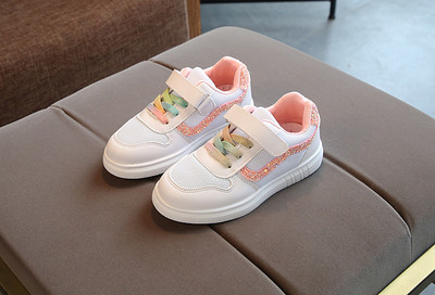 Sport és mindennapi gyerek tornacipő fiúknak nyakkendővel és matricával