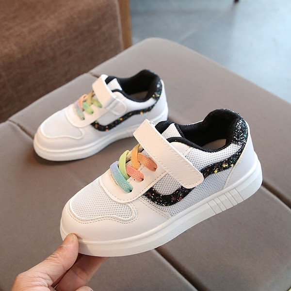 Sport és mindennapi gyerek tornacipő fiúknak nyakkendővel és matricával