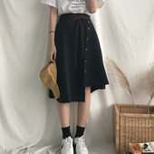 Κομψή γυναικεία φούστα με ασύμμετρο μήκος και διακοσμητικά κουμπιά σε δύο χρώματα