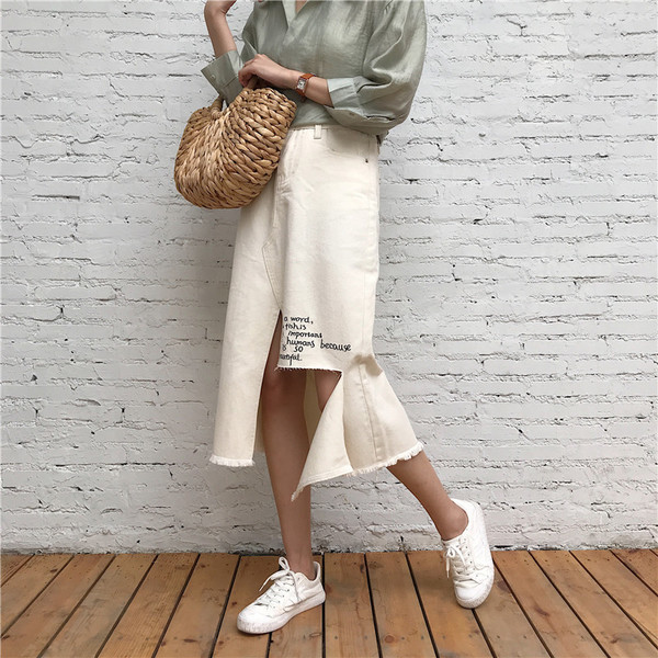 Περιστασιακή γυναικεία φούστα  με δίχρωμη επιγραφή