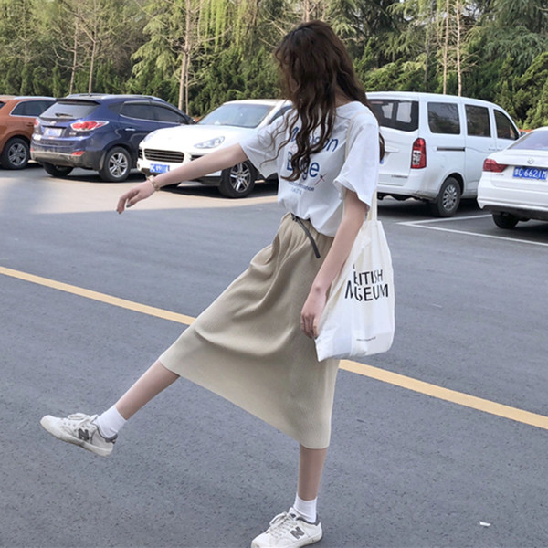 Καθημερινή γυναικεία  φούστα με  μήκος κάτω από το γόνατο σε δύο χρώματα