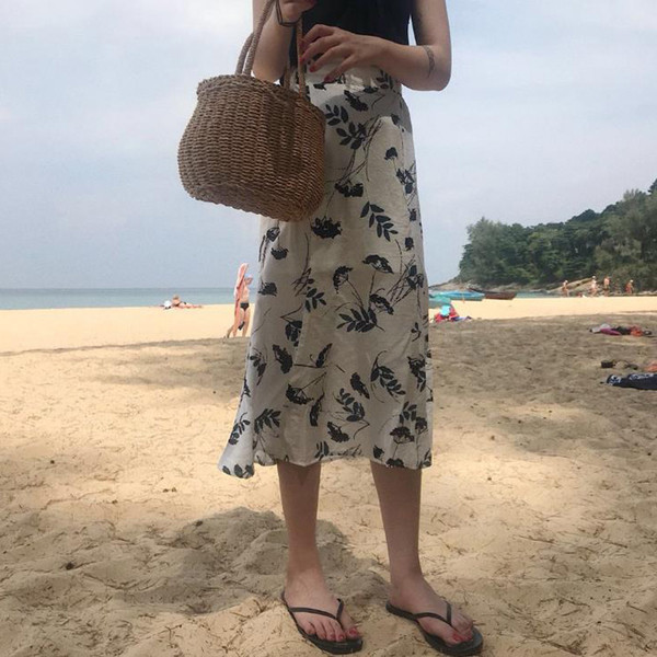 Fusta de dama cu talie inalta cu motiv floral