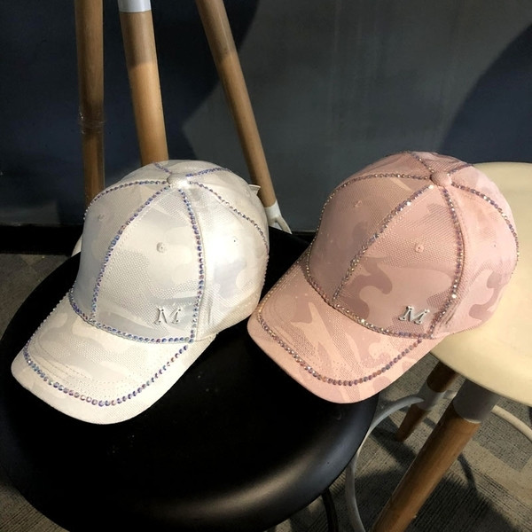 Palarie de camuflaj de dama cu pietre decorative in alb, roz si negru