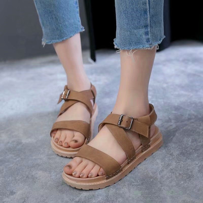 Άνετα γυναικεία σανδάλια σουέτ με σταυρωτά ιμάντα σε τρία χρώματα