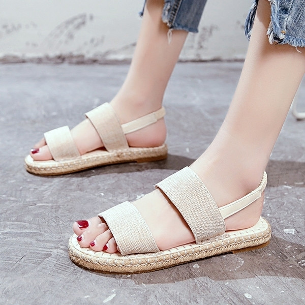 Lapos talpú női szandál két színben