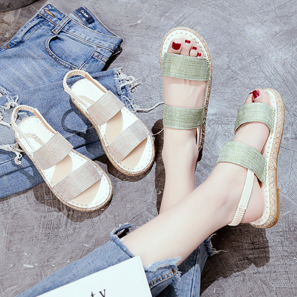 Lapos talpú női szandál két színben