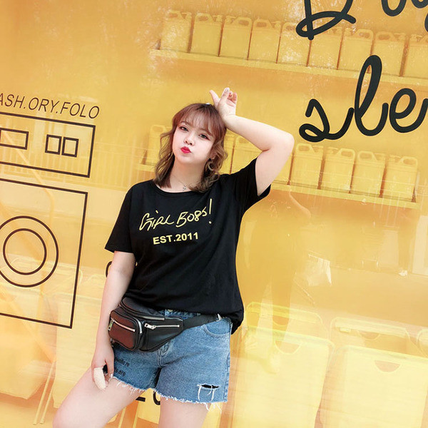 Bluză de damă în mărimi MAXI în alb și negru cu aplicație