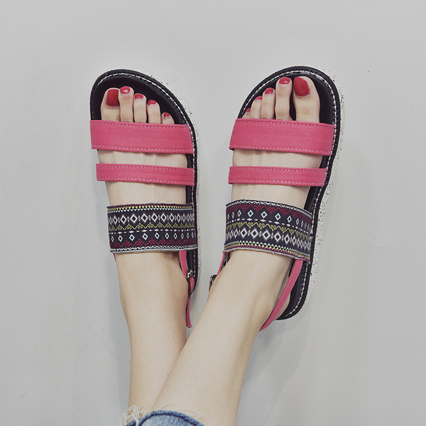 Sandale de dama din stofa cu broderie in negru si roz