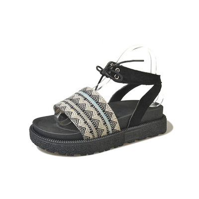 Γυναικεία σανδάλια σε ρωμαϊκό στυλ με δίχρωμους δεσμούς