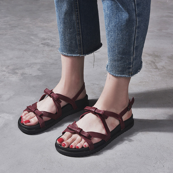 Sandale de dama din piele ecologica cu bretele incrucisate si panglici de culoare visiniu si negru