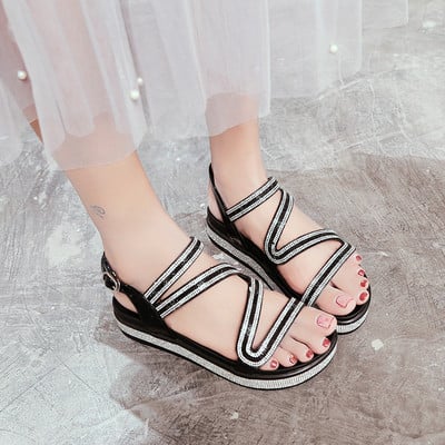 Γυναικεία σανδάλια διακοσμημένα με βότσαλα σε μαύρο και άσπρο χρώμα