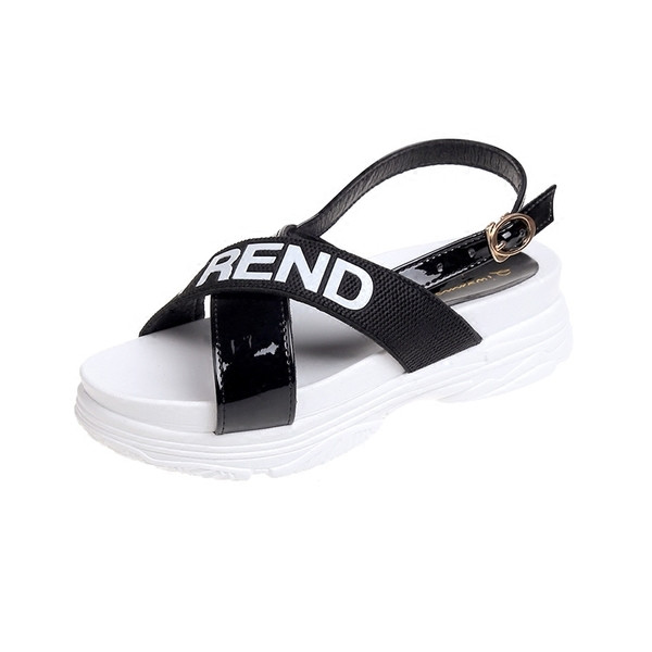 Sandale de dama din piele lacuita din piele ecologica cu inscriptie in trei culori