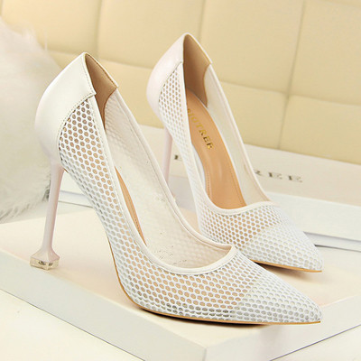 Γυναικεία παπούτσια με λεπτό τακούνι σε διάφορα χρώματα