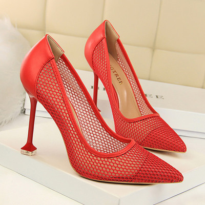 Γυναικεία παπούτσια με λεπτό τακούνι σε διάφορα χρώματα