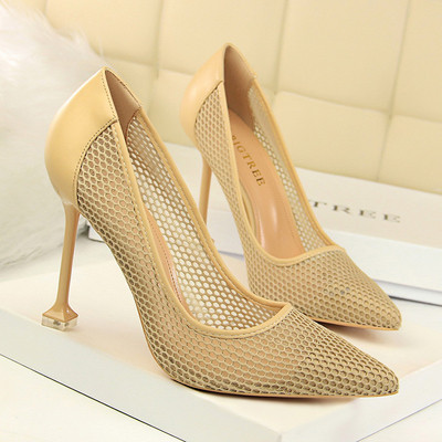 Γυναικεία παπούτσια με λεπτό τακούνι σε διάφορα χρώματα