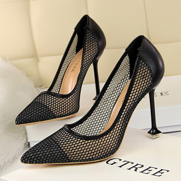 Γυναικεία παπούτσια με λεπτό τακούνι σε διάφορα χρώματα