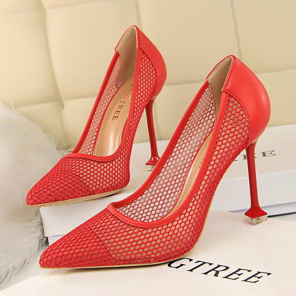 Γυναικεία παπούτσια με λεπτό τακούνι σε διάφορα χρώματα