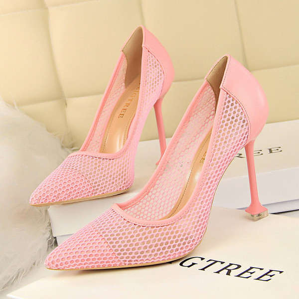 Γυναικεία παπούτσια με λεπτό τακούνι σε διάφορα χρώματα