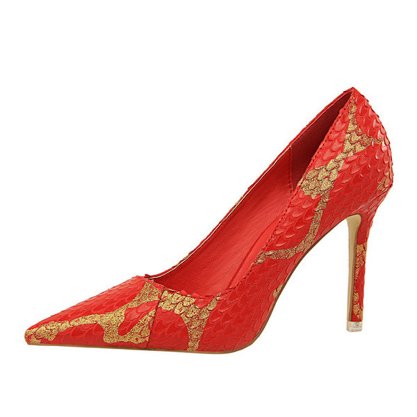 Γυναικεία παπούτσια σε διάφορα χρώματα με μοτίβο