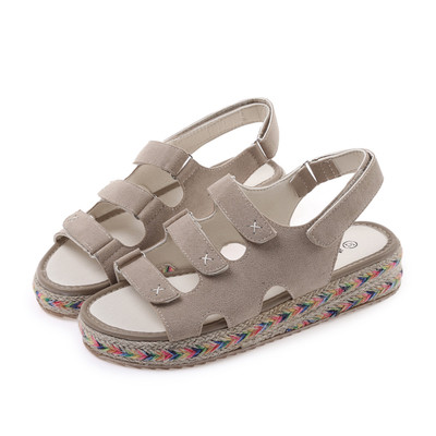 Περιστασιακά γυναικεία σανδάλια με δίχρωμα μπαλώματα