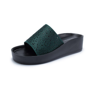 Κομψές γυναικείες παντόφλες με διακοσμητικές πέτρες σε πράσινο και μαύρο χρώμα