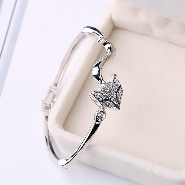 Γυναικείο βραχιόλι σε δύο χρώματα με διακοσμητικές πέτρες