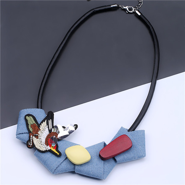 Colier de dama in doua culori - trei modele