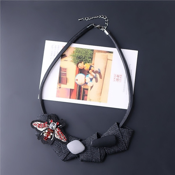 Colier de dama in doua culori - trei modele