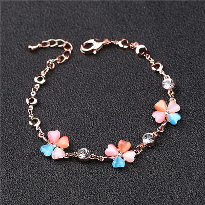 Bratara de dama in diferite modele cu pandantive si pietre decorative