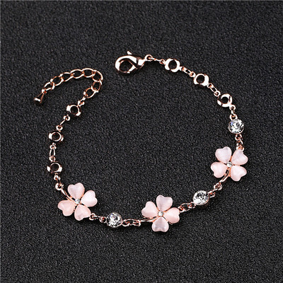 Bratara de dama in diferite modele cu pandantive si pietre decorative