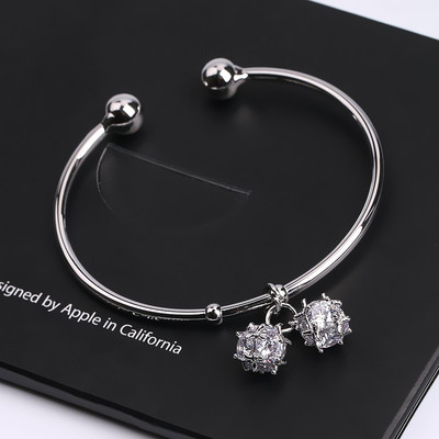 Bratara de dama in diferite modele cu pandantive si pietre decorative