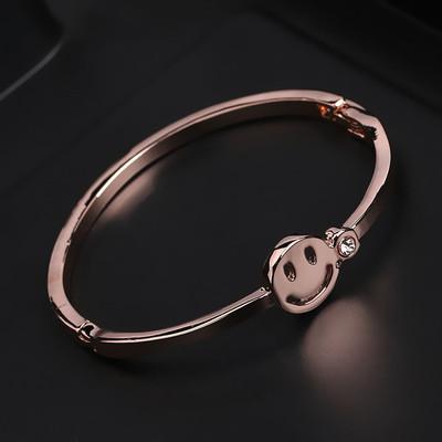 Bratara de dama in diferite modele cu pandantive si pietre decorative