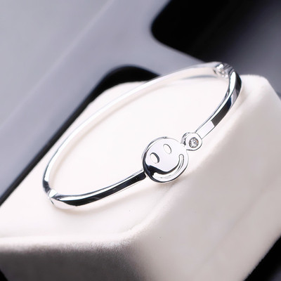 Bratara de dama in diferite modele cu pandantive si pietre decorative