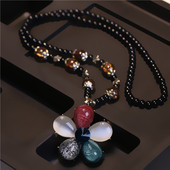 Γυναικείο κολιέ με διαφορετικά μενταγιόν από χρωματιστές πέτρες