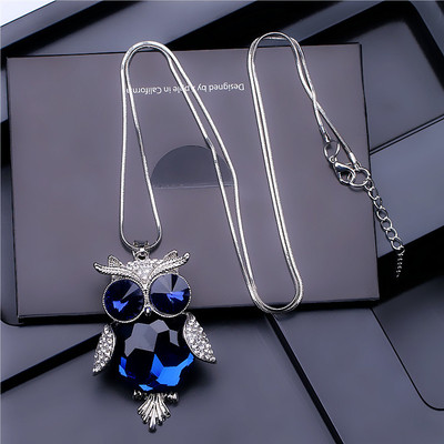 Γυναικείο κολιέ με διαφορετικά μενταγιόν από χρωματιστές πέτρες