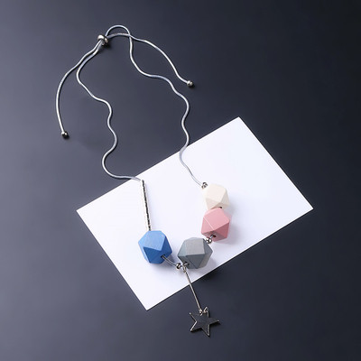 Γυναικείο κολιέ με διαφορετικά μενταγιόν από χρωματιστές πέτρες