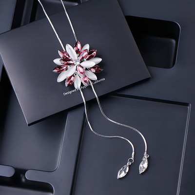 Γυναικείο κολιέ με διαφορετικά μενταγιόν από χρωματιστές πέτρες