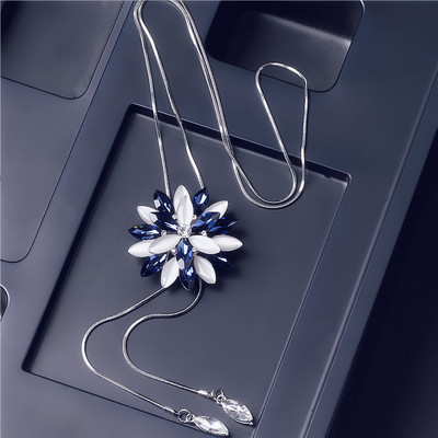 Γυναικείο κολιέ με διαφορετικά μενταγιόν από χρωματιστές πέτρες