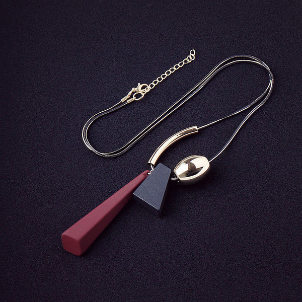 Γυναικείο κολιέ με διαφορετικά μενταγιόν από χρωματιστές πέτρες