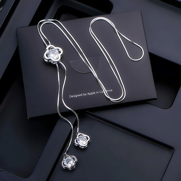 Γυναικείο κολιέ με διαφορετικά μενταγιόν από χρωματιστές πέτρες