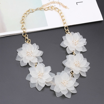 Women`s stylish flower necklace in two colors