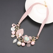 Colier de dama cu elemente florale, pietre si pandantive metalice