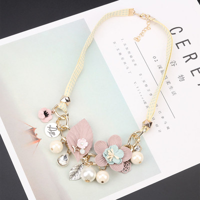 Colier de dama cu elemente florale, pietre si pandantive metalice