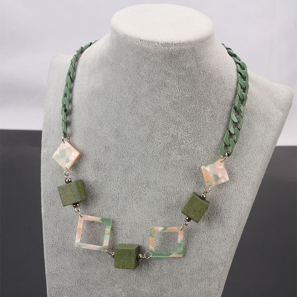 Colier de dama cu pietre patrate colorate - doua culori