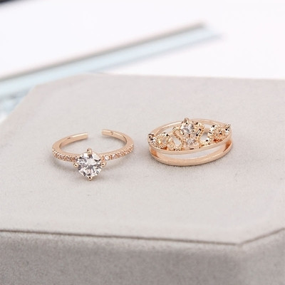 Women`s ring set in two colors