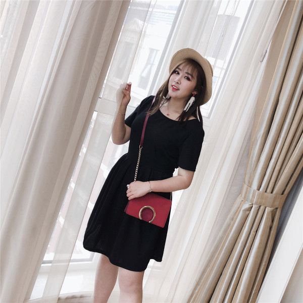 Γυναικείο φόρεμα μέγεθος MAXI σε μαύρο χρώμα με εντυπωσιακή πλάτη