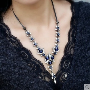 Γυναικείο κομψό κολιέ σε διάφορα χρώματα με πέτρα και κρύσταλλο