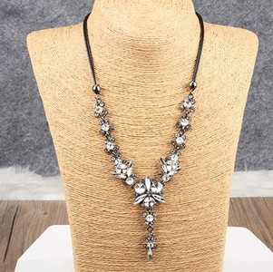 Γυναικείο κομψό κολιέ σε διάφορα χρώματα με πέτρα και κρύσταλλο